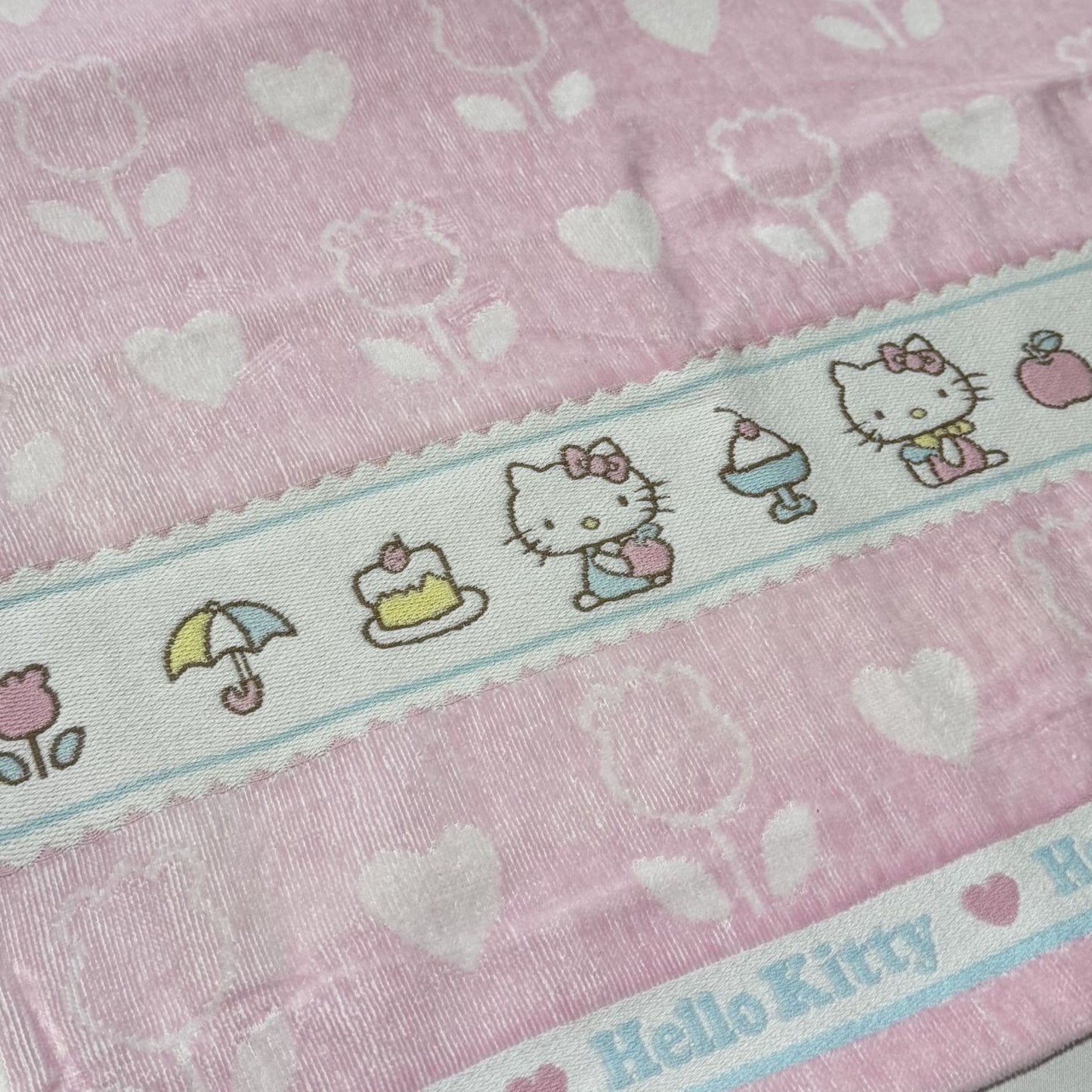 Hello Kitty Bath Towel 32.7 × 20.5 in