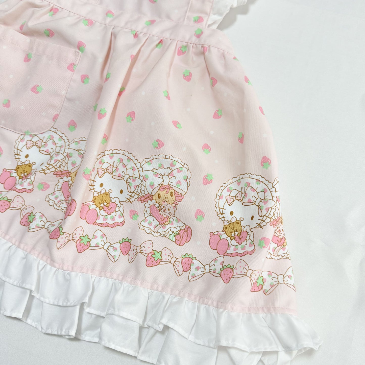 Strawberry Shortcake × Hello Kitty Apron 3-4T Sanrio (Used)