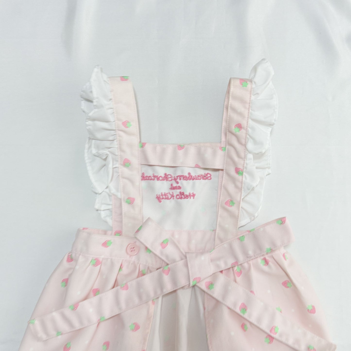 Strawberry Shortcake × Hello Kitty Apron 3-4T Sanrio (Used)