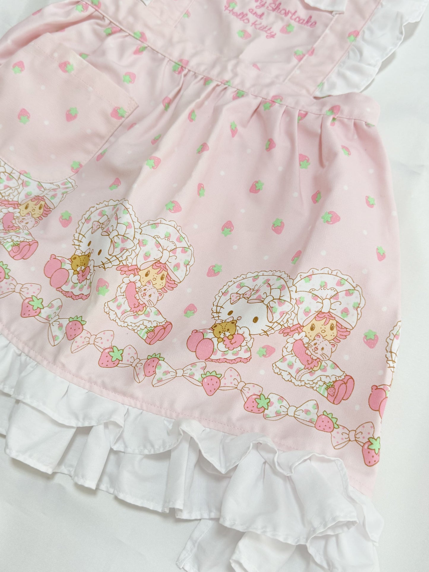 Strawberry Shortcake × Hello Kitty Apron 3–4T Sanrio (New)